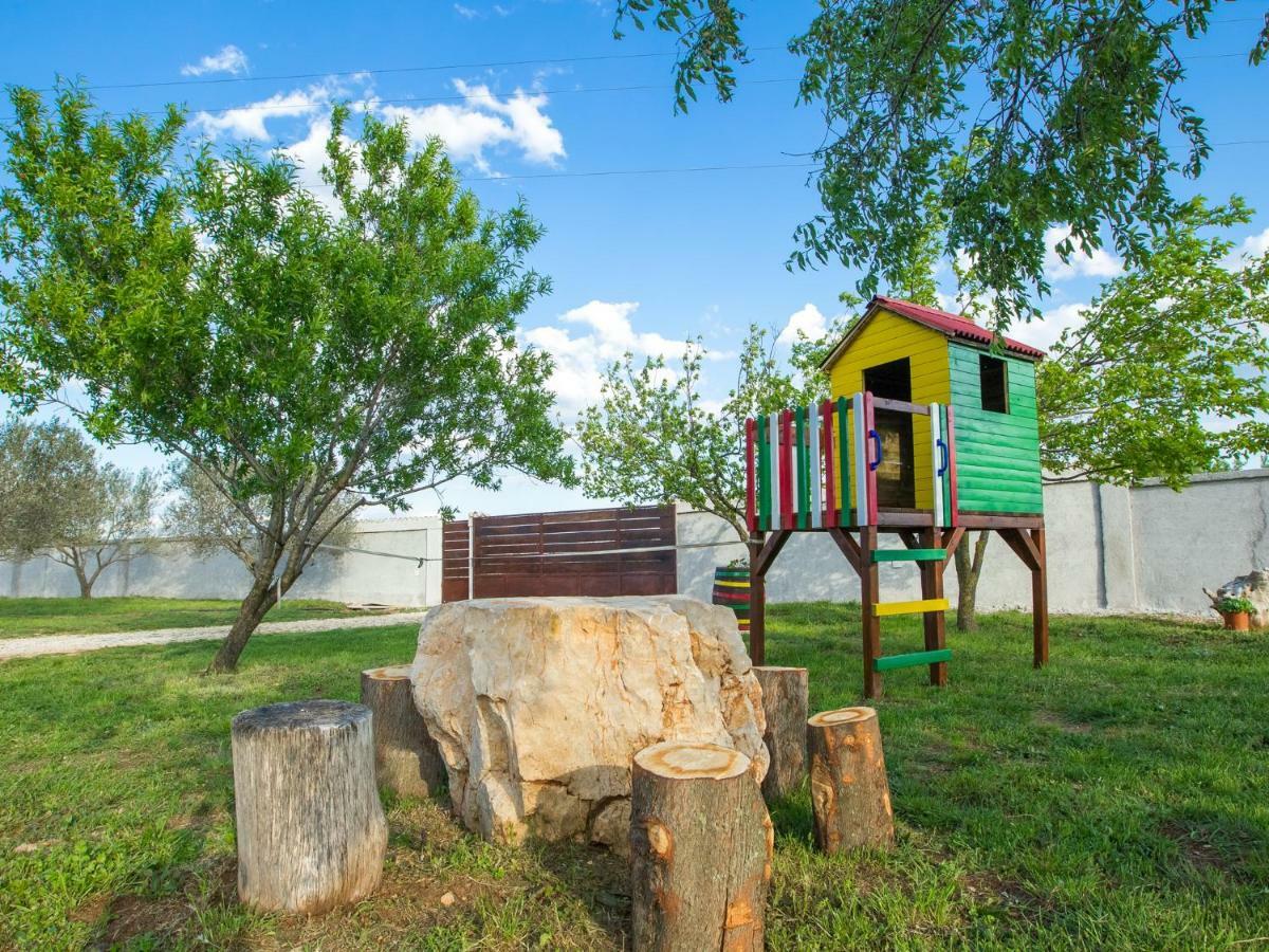 Holiday Home Iva With Pool Sukošan المظهر الخارجي الصورة